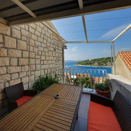 Rosso Hvar Town